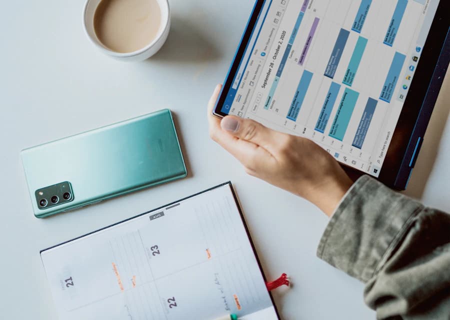 Planning de mise en place affiché sur une tablette